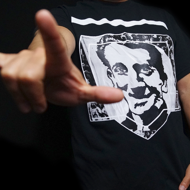 Polera ColoColo rebeldía popular negra